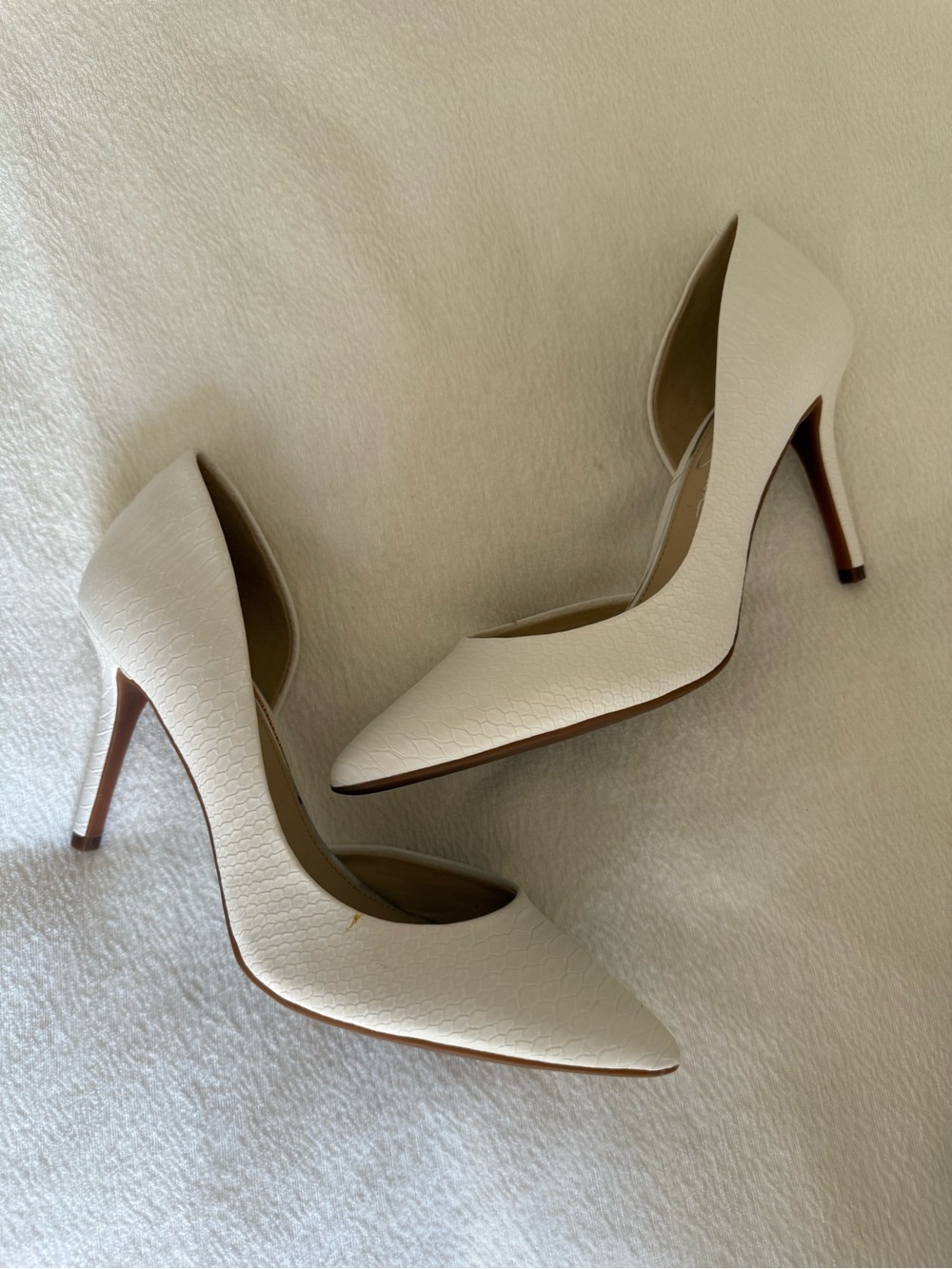 JESSICA SIMPSON Ivory Pointed-Toe D'Orsay Pump